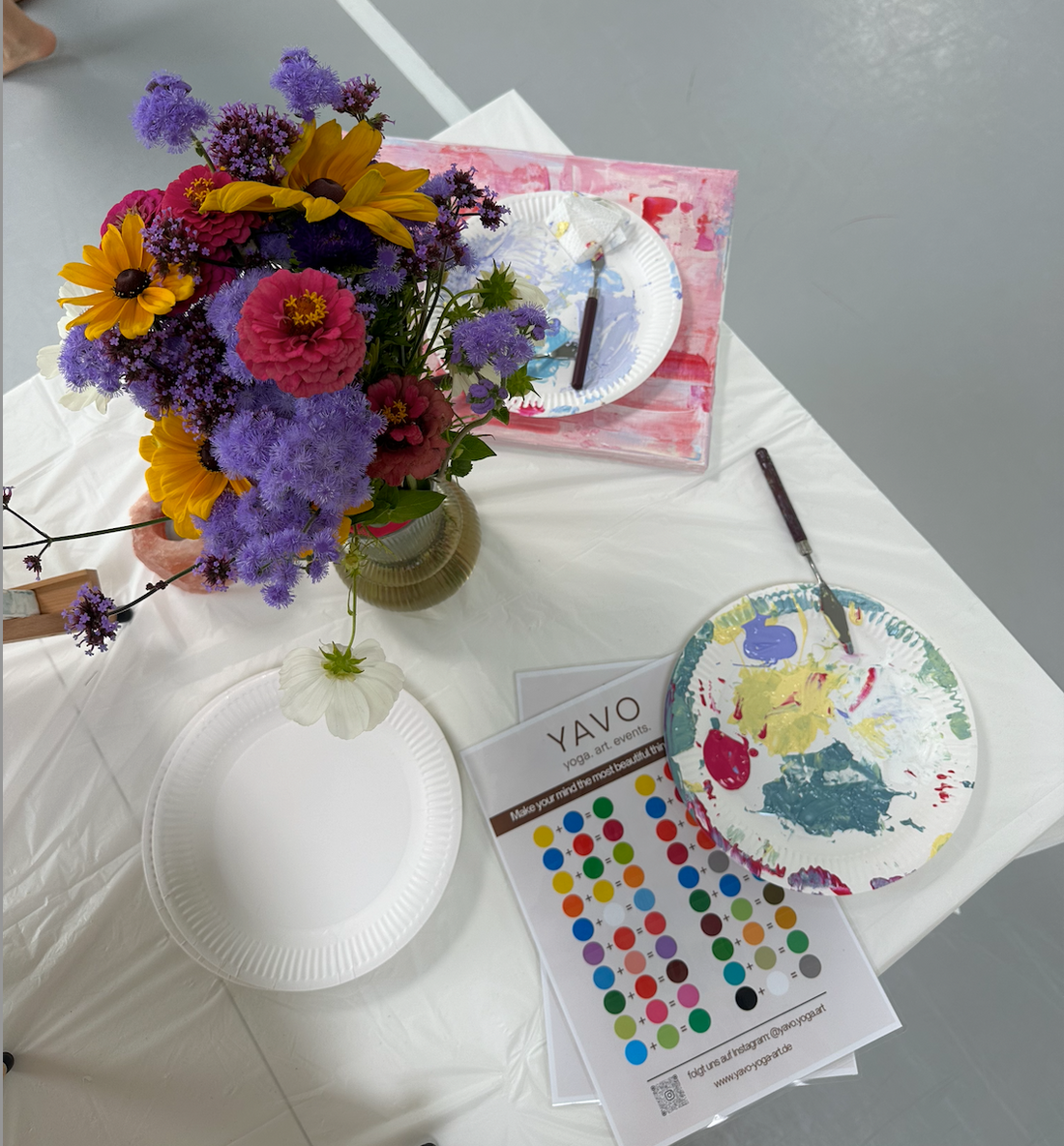 Kreative Auszeit im Herbst: Yoga & Kunst im Einklang