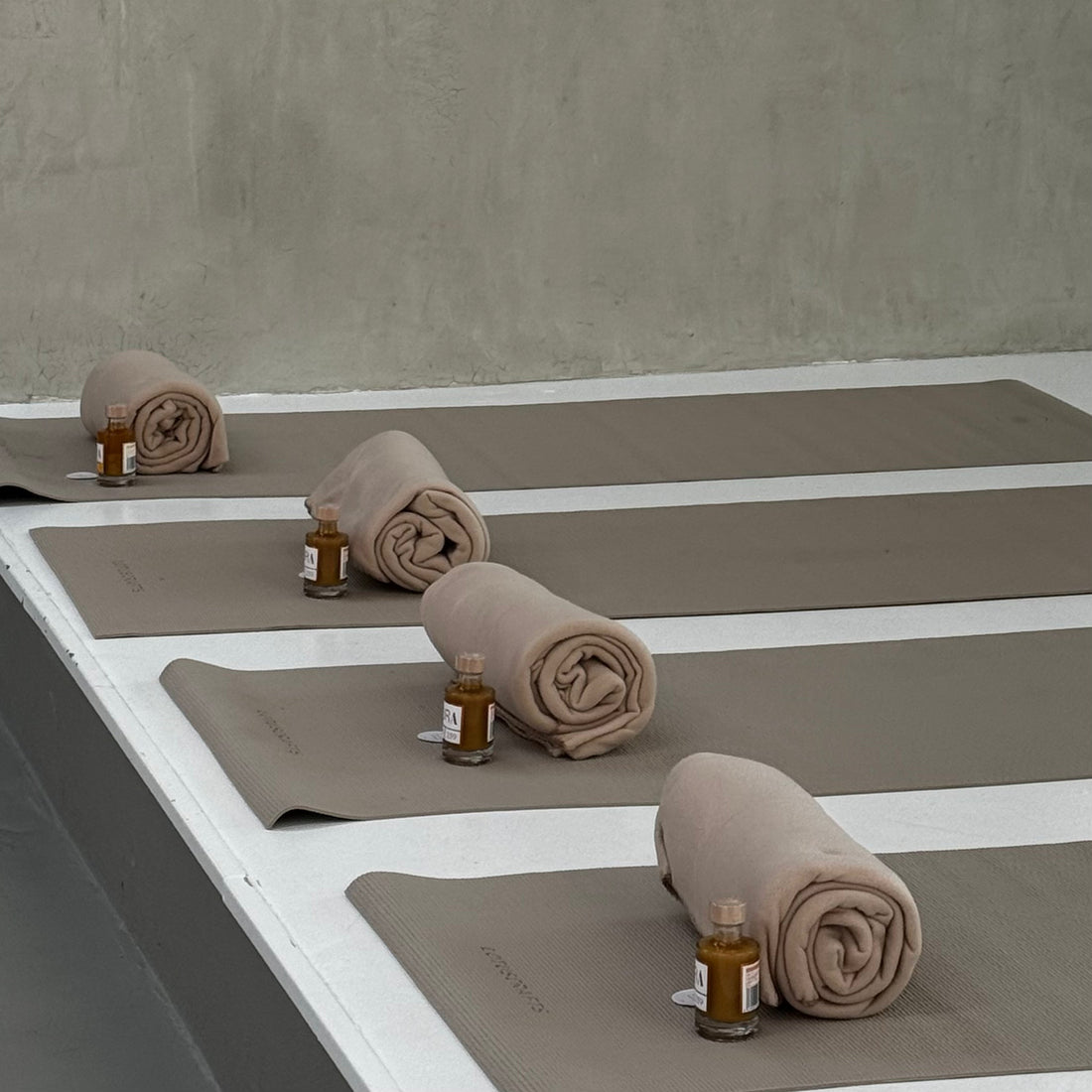 Goldene Momente: Kreative Herbst-Auszeiten mit Yoga & Paint