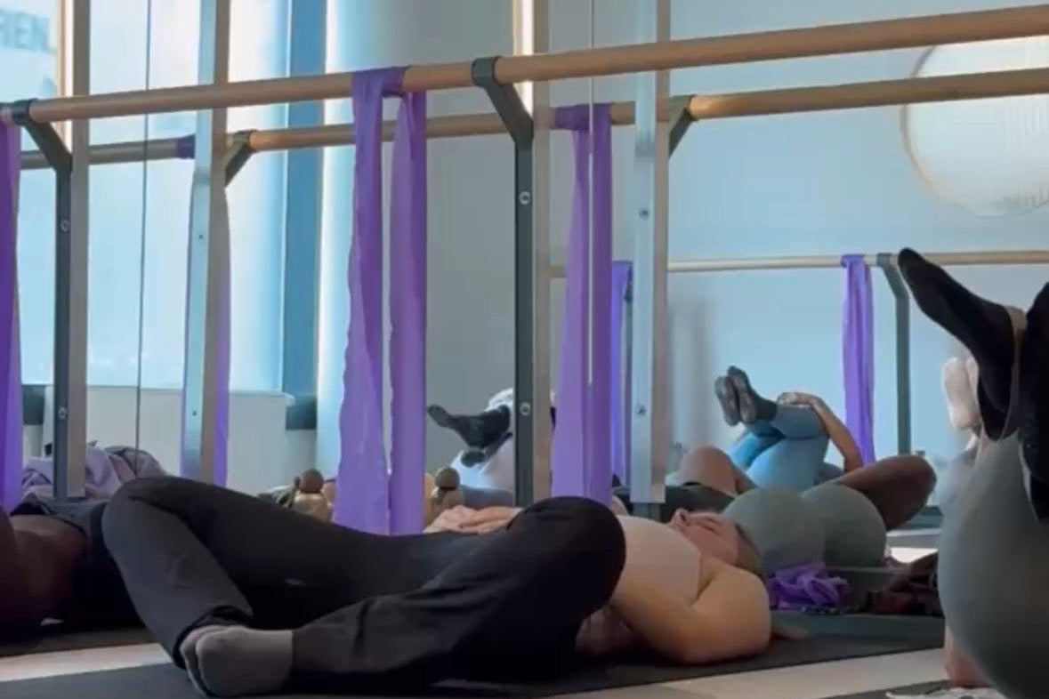 Barre Ballett Stange im Studio Personen Stretching JGA Workout Event